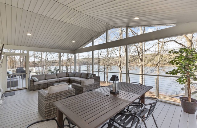 Perfect Lake Hartwell Getaway - Gorgeous Lake Views!