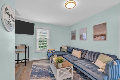 Perfect Location! 6-Min Walk to Asbury Park & OG Main St - Updated, Cozy Apartment in Historic Ocean Grove - Fire Pit & Patio - Fast Wi-Fi