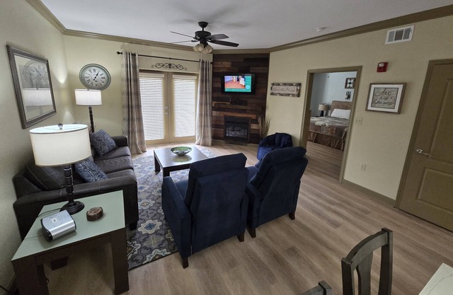 PERFECT LOCATION-close to Dollywood & all attractions! Right off the parkway.