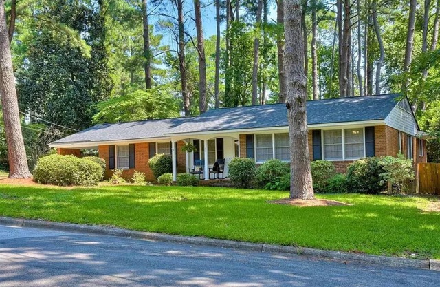 Perfect Masters rental less than 2 miles from the course!