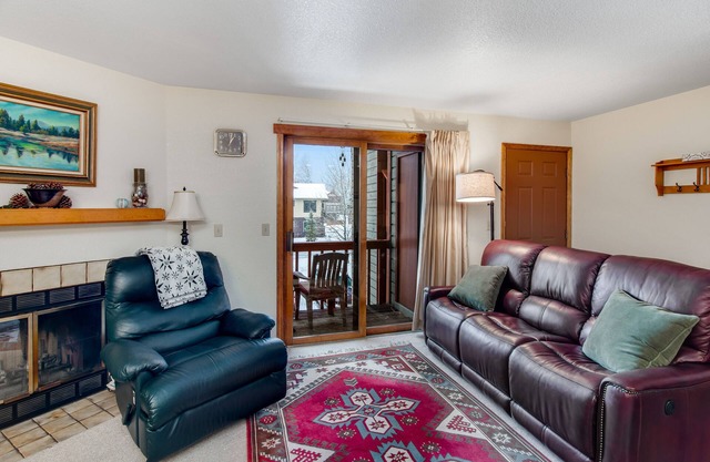 Perfect McCall getaway w/private balcony, wood-burning fireplace, & free WiFi