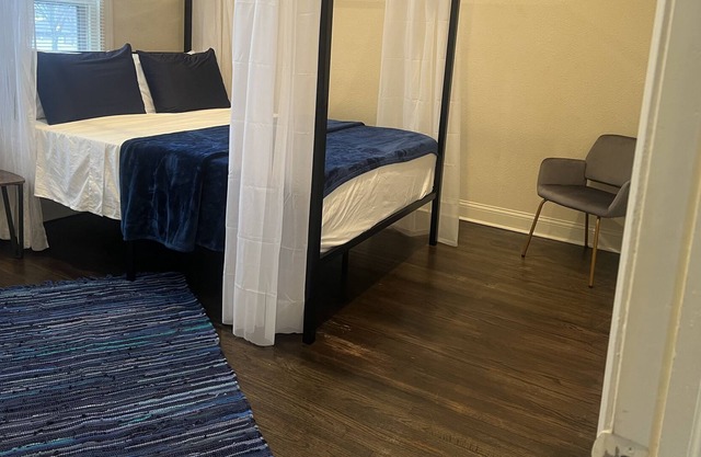 perfect MKE getaway new 3br upper duplex