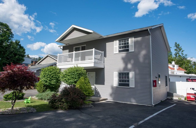 Perfect Rental Houses In Lake George! TOP RATED. Heated Pool. Hotel Amenities.