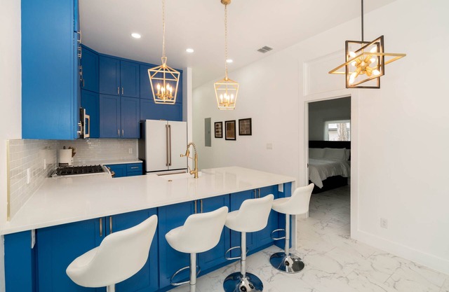 Perfect Spacious Modern Home w/Hot Tub