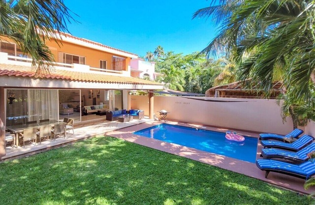 Perfect Stay! Newly Renovated Quiet 4 BR Villa