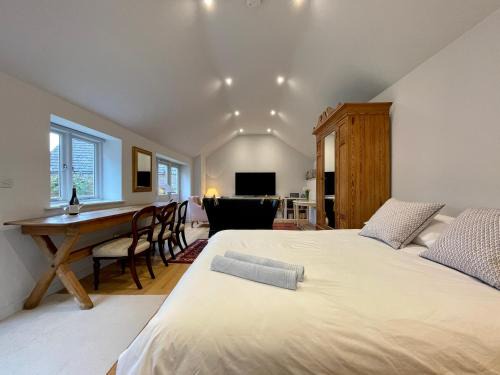 Perfectly Sized 1-bedroom Guest House