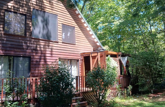 Pet/Biker Friendly House on Horseshoe Hill. Minutes to the NOC and Bryson City