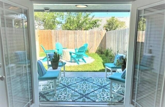 Pet friendly, 15 min walk to Vilano Beach, beach chairs, umbrella, wagon