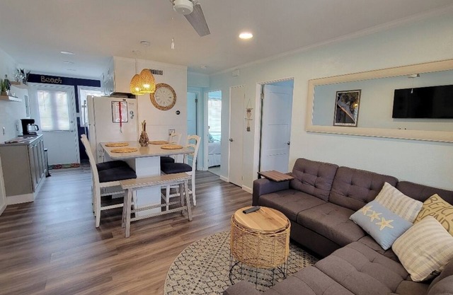 Pet Friendly 2 bed 1 bath condo n4 night Minimum in-season June-Sept