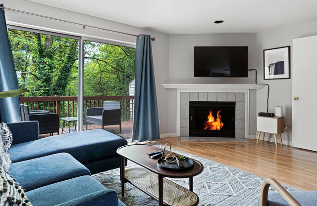 Pet-Friendly 2BR Townhouse in Beautiful Tukwila