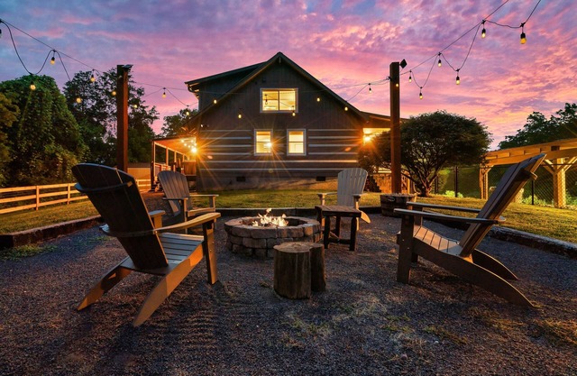 Pet Friendly 3/3 with Hot Tub & Private Balconies
