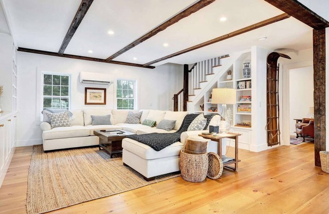 Pet-Friendly, 4BR Heart of VT - Hillside Farmhouse