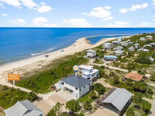 Pet Friendly Beach House - The Great White Florida House by Panhandle Getaways