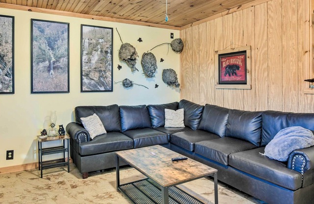 Pet-Friendly Cleveland Cabin w/ Fire Pit!