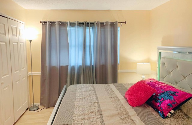 PET FRIENDLY & CLOSE TO CAMPING/DOWNTOWN ORLANDO