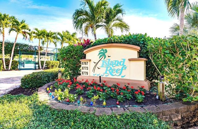 Pet-friendly condo a short walk from private beach & fishing dock on bay