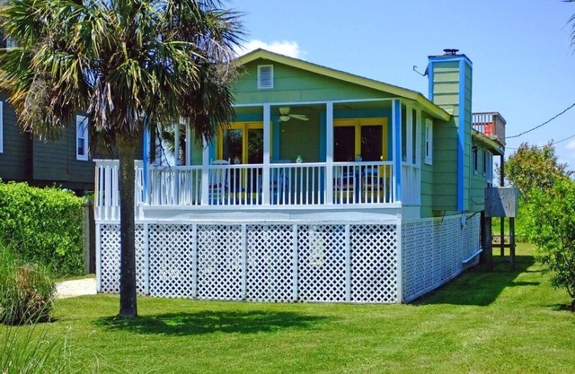 Pet Friendly, Dock, & Rooftop deck - Repeat Guest Favorite!