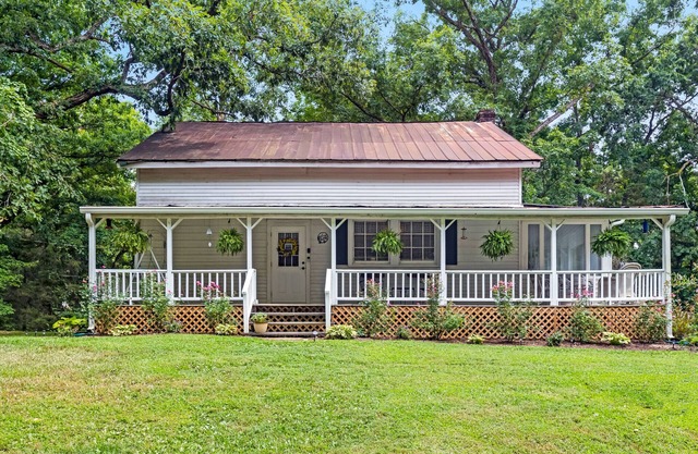 PET FRIENDLY Farmhouse near the Harpeth River