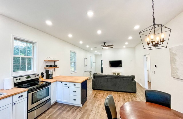 Pet Friendly - Fenced Yard - No Cleaning Fee