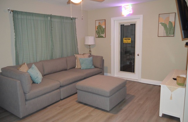 Pet Friendly Fully Renovated Cozy Springs Retreat