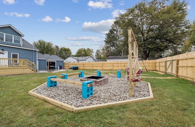 Pet Friendly/Gated Backyard/Game room/Hot Tub