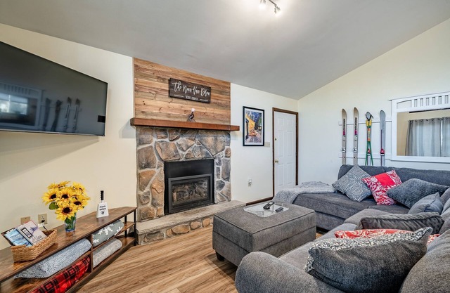 Pet friendly Getaway with Hot tub, Big Boulder, Jim Thorpe, Pocono Raceway