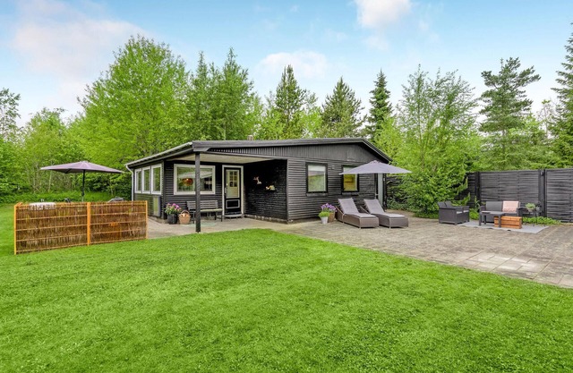 Pet friendly home in Hals with kitchen