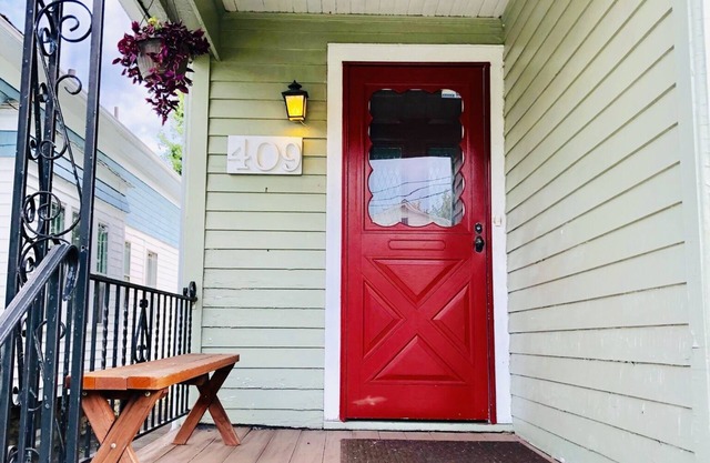 Pet friendly home in University Heights by UB South Campus!