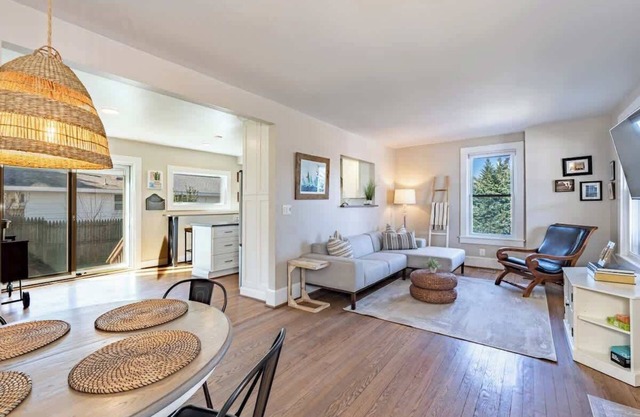 Pet-Friendly Home Near USNA Stadium with Parking