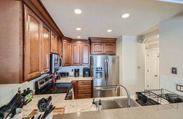 Pet Friendly I Fireplace I King Bed I Littleton