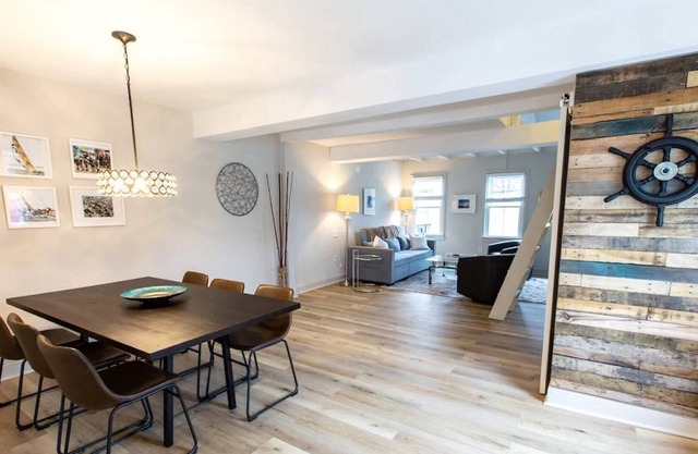 Pet-friendly Loft in popular Eastport on 2nd Floor
