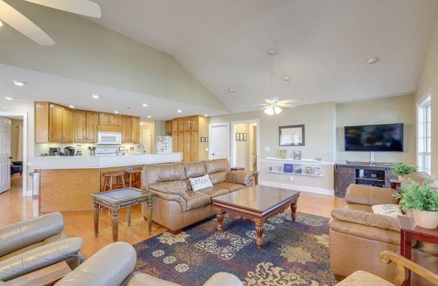Pet-Friendly Milledgeville Home on Lake Sinclair!