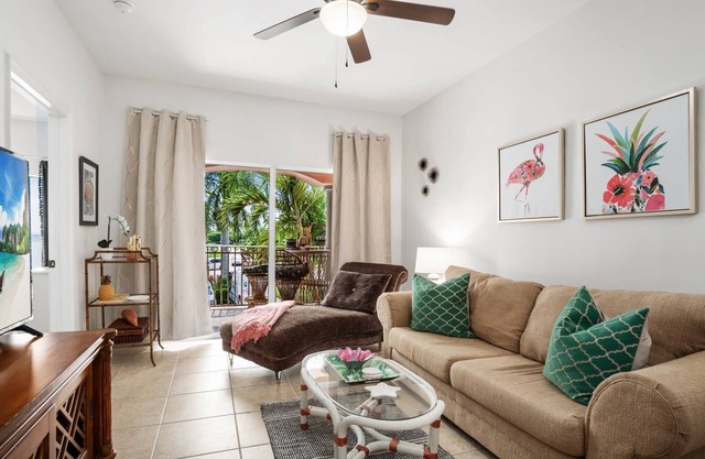 Pet Friendly, Nightly CONDO! In-Unit Laundry, WiFi & Beach Gear; Walk to Dining/Shops (1 of 2 units)