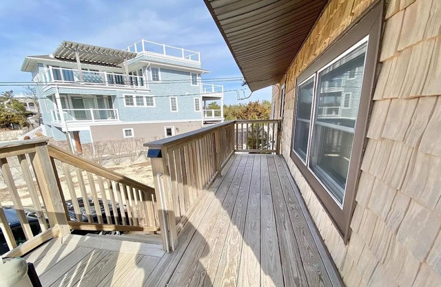 Pet Friendly. Ocean Block. Single Family. Private Yard. Beach Badges. Sunday to Sunday rental. WIFI.