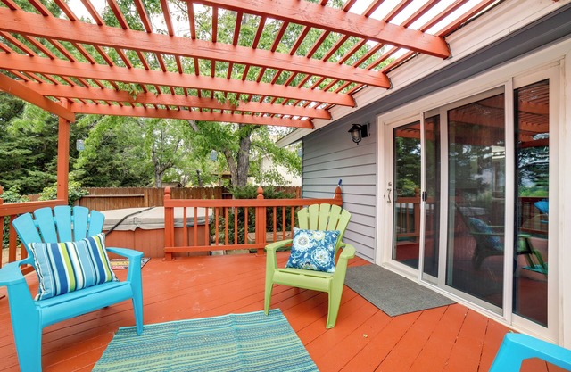 Pet-Friendly Reno Hideaway w/Private Hot Tub!