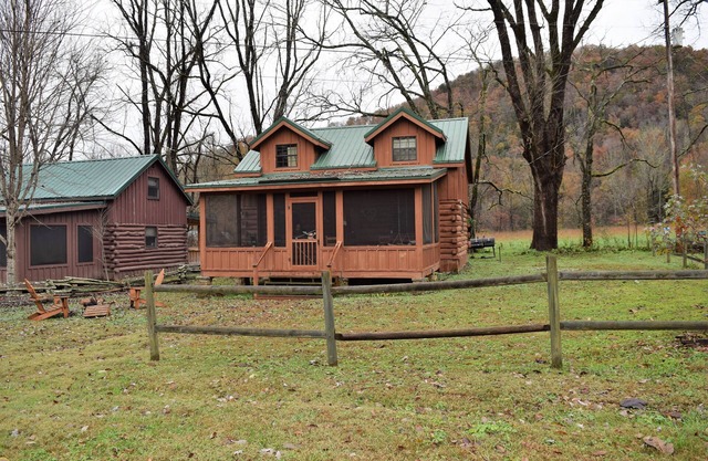 Pet Friendly ☀River Access☀2 bdrm/1 bath☀At Park Entrance☀Screened Porch