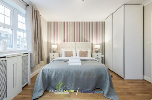 Pet Friendly Spacious Townhouse By Sentinel Living Ltd With Free Parking