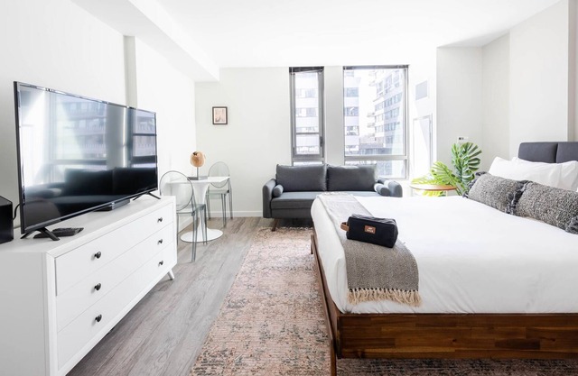 Pet-Friendly Studio at The Boathouse Apts w/ Pool
