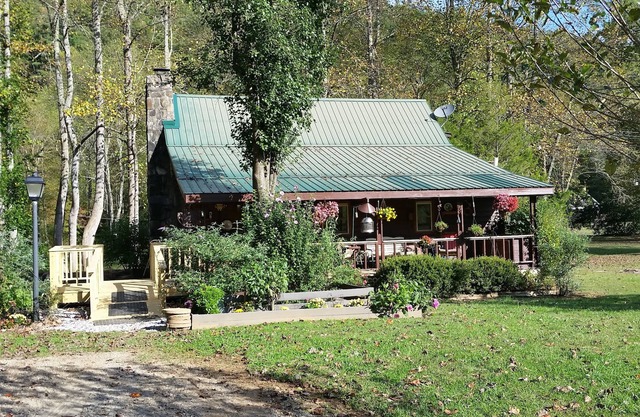 Pet Friendly Toccoa Riverfront Cabin with 1200' of Riverfront at your back door