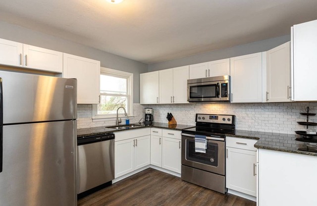Pet Friendly|Updated Roomy 3 Bdrm|DT Raleigh