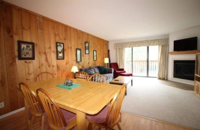 Pet Friendly Waterville Valley Condo with outdoor Pool and easy walk to Town Square (WHD41V)