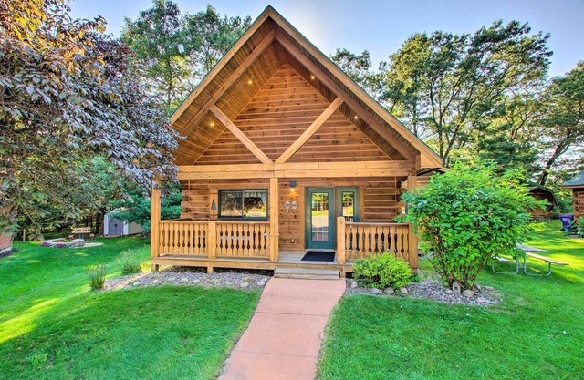 Pet-friendly Warrens Cabin w/Fire Pit!
