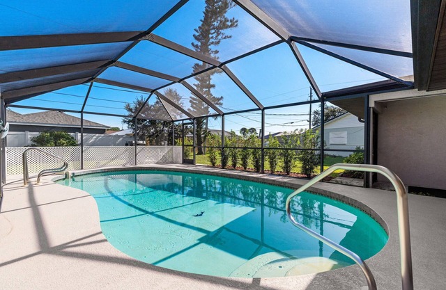 Pet-friendly with Private Heated Screened Pool