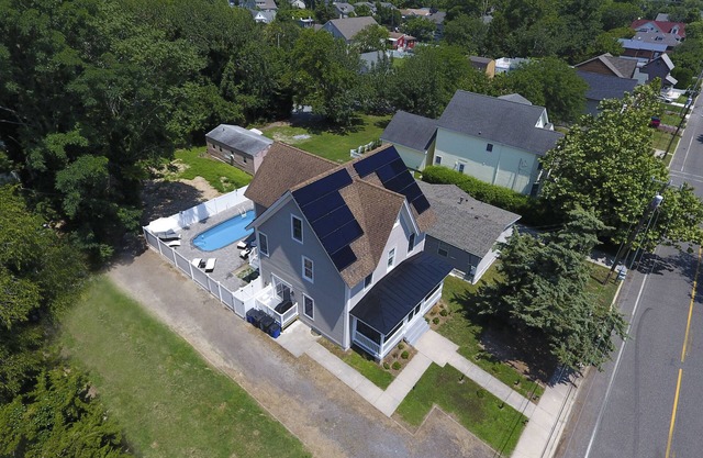 Pet Friendly with a pool! n