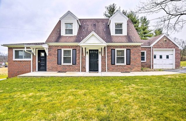 Pet-Friendly York Home w/Patio & Yard