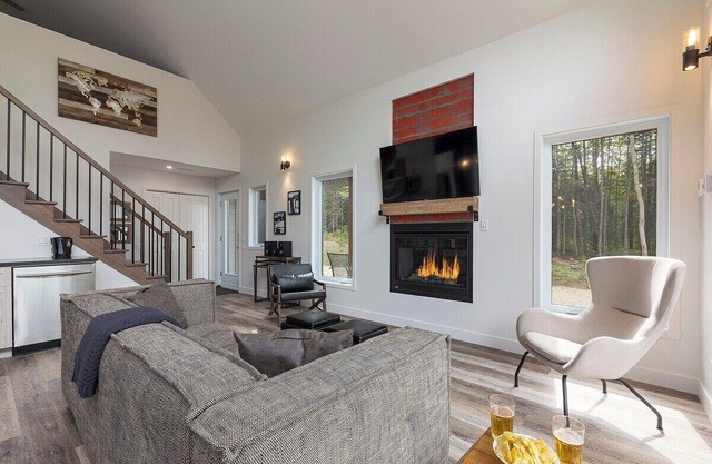 Petite Charlevoix 1: Tranquil Retreat with Spa