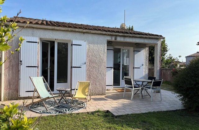 Petite Maison Avec Jardin Privatif au Cœur dun des Plus Beau Village Doleron