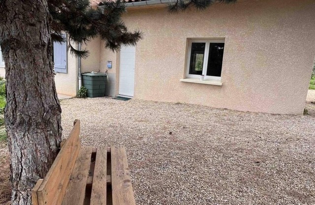 Petite Maison Mitoyenne au Cœur du Beaujolais