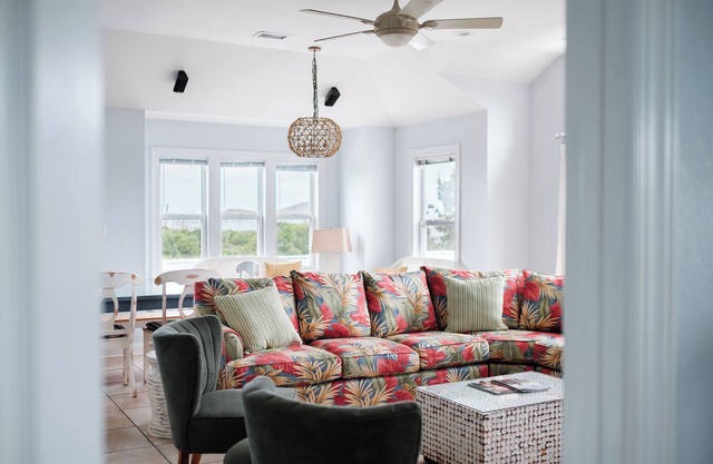 Pets stay free DolphinInnOBX-7BR, Pool, Gym, Pickleball, Tennis, Pirate Ship