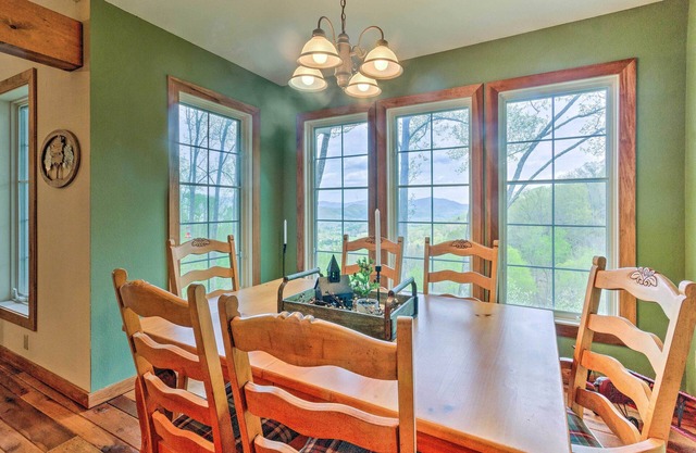 Pets Welcome: Quaint Blue Ridge Mountain Getaway!